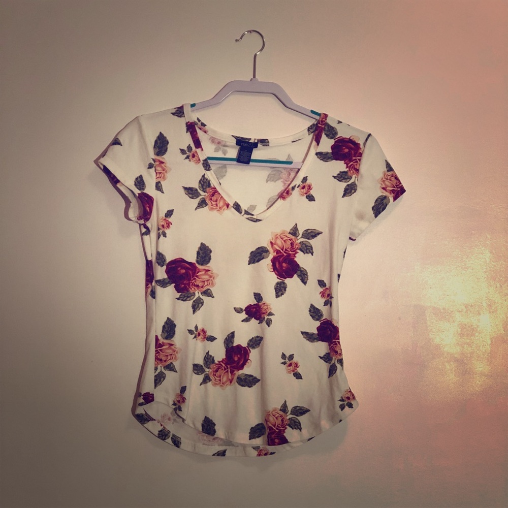 White flower shirt 🌹🌹